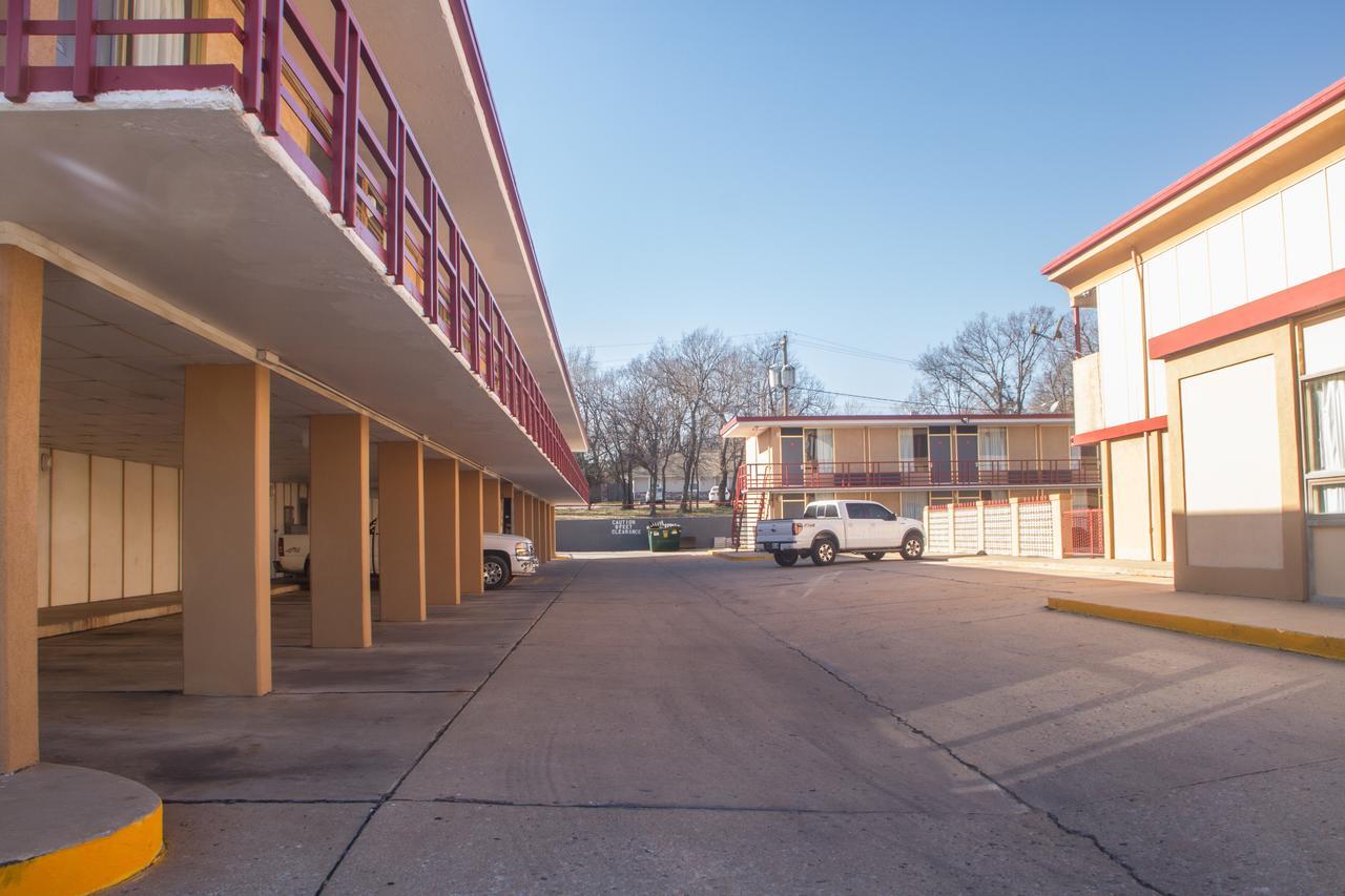 Executive Inn Ponca City Экстерьер фото