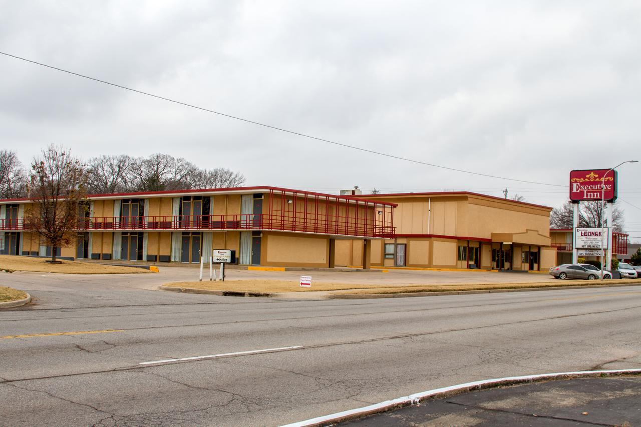 Executive Inn Ponca City Экстерьер фото